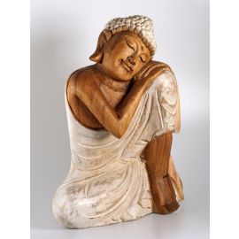 Buddha Figur aus Suar Holz mit weißem Gewand in entspannter Ruheposition, ca. 30 cm hoch