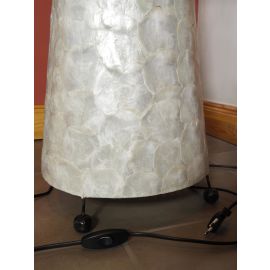 Stehlampe mit Muschelplättchen | Höhe ca. 80 cm